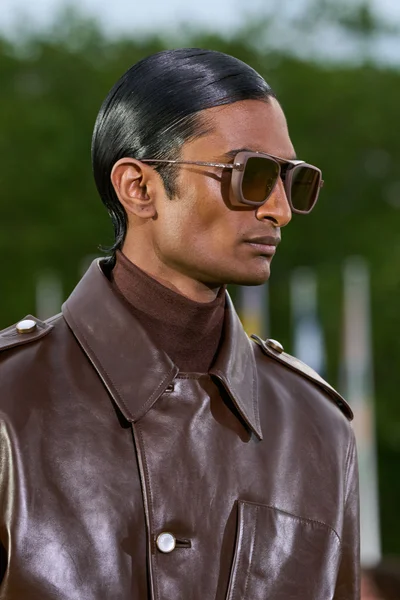 Look 80